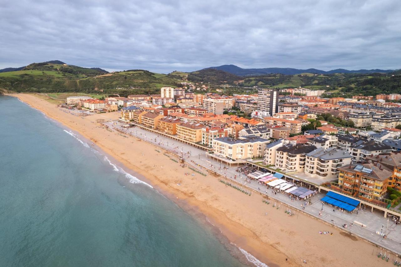 Zarautz Beach With Parking By Aston Rentals 외부 사진
